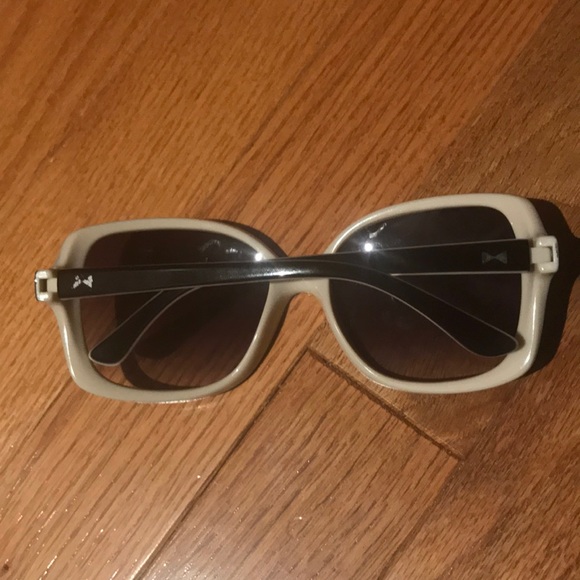 ❌SOLD❌ Kohl’s Black Sunglasses - Picture 2 of 2